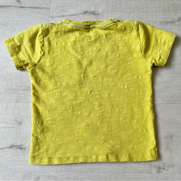 2-3 Mini Boden Yellow Reverse Star Appliqué Tee - Picture 2 of 3